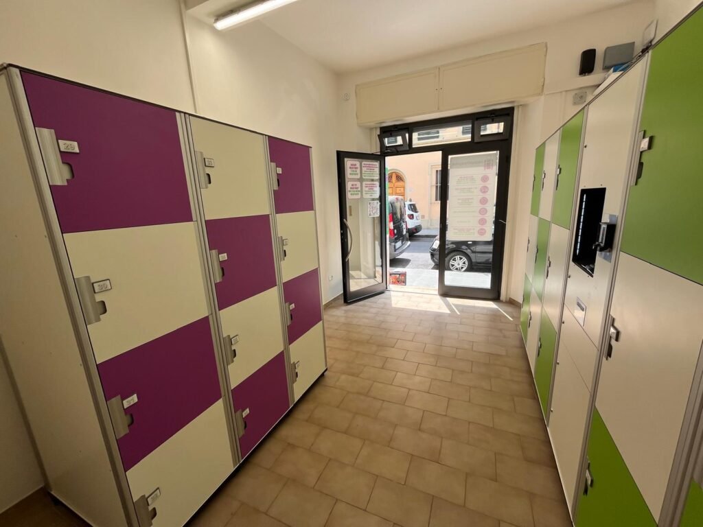 Inside Luggage Storage Hub Florence: self-service lockers in Via Palazzuolo 170