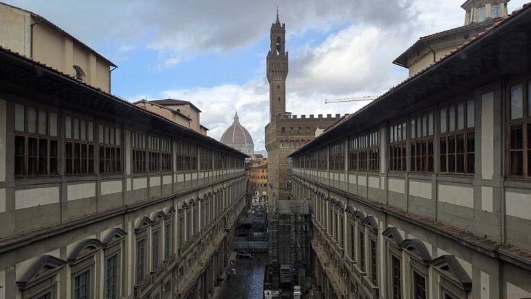 Deposito bagagli vicino al Duomo e agli Uffizi: come visitarli a mani libere